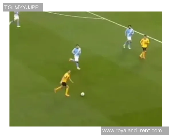 足球明星脚后跟传球技巧解析与实战应用分享